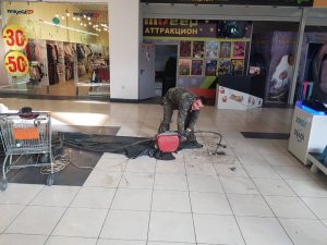 chistka_kanalizatsionuch_trub_fabrika